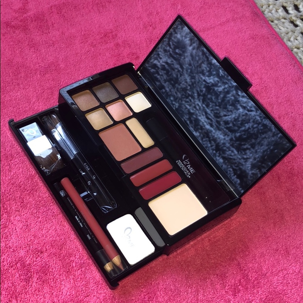 π§π»ββοΈMe Makeover Essentials Kitπ§π»ββοΈ - Picture 3 of 6